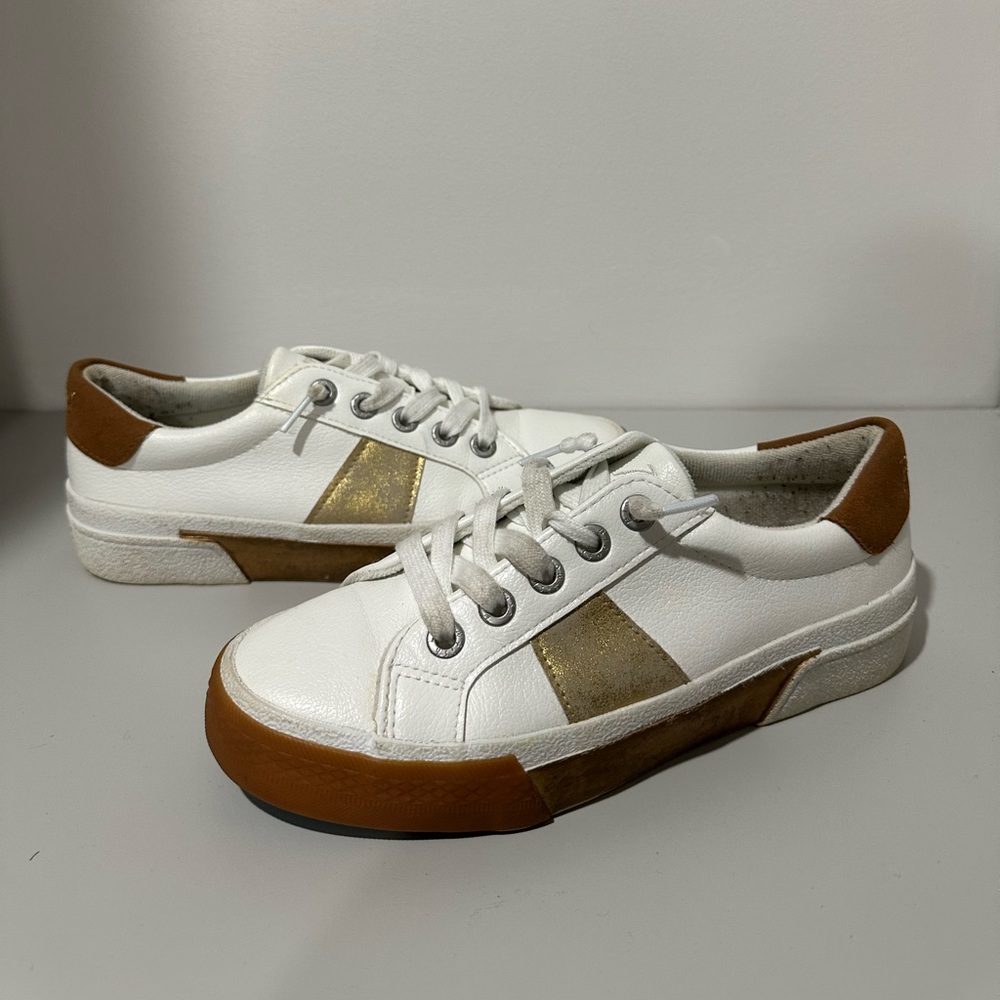 White Leather Sneakers with Gold Accent and Tan Trim